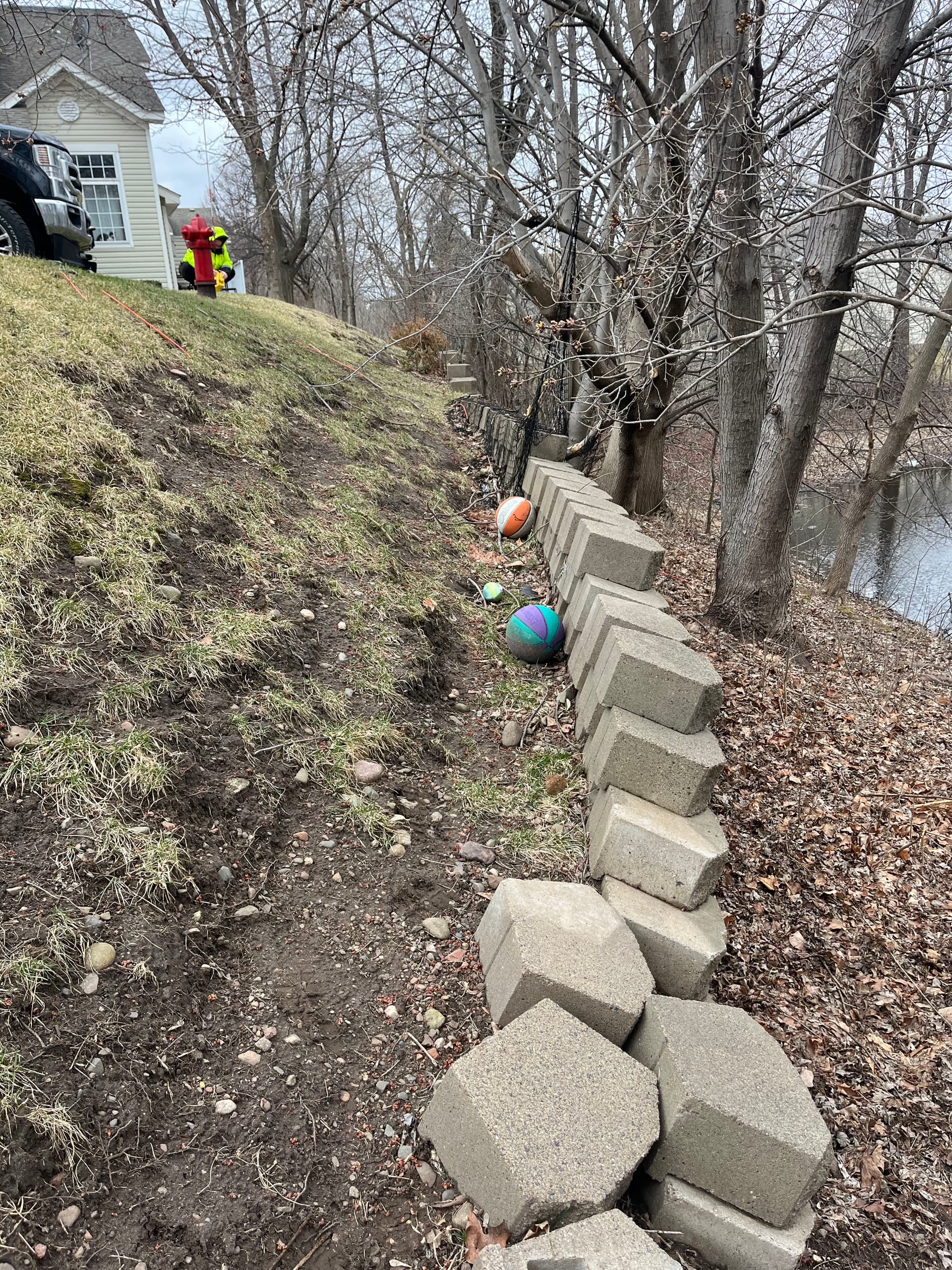 Gallery photos for Failing Retaining Wall Replaced with Recon Big Block in Woodbury: Image #4