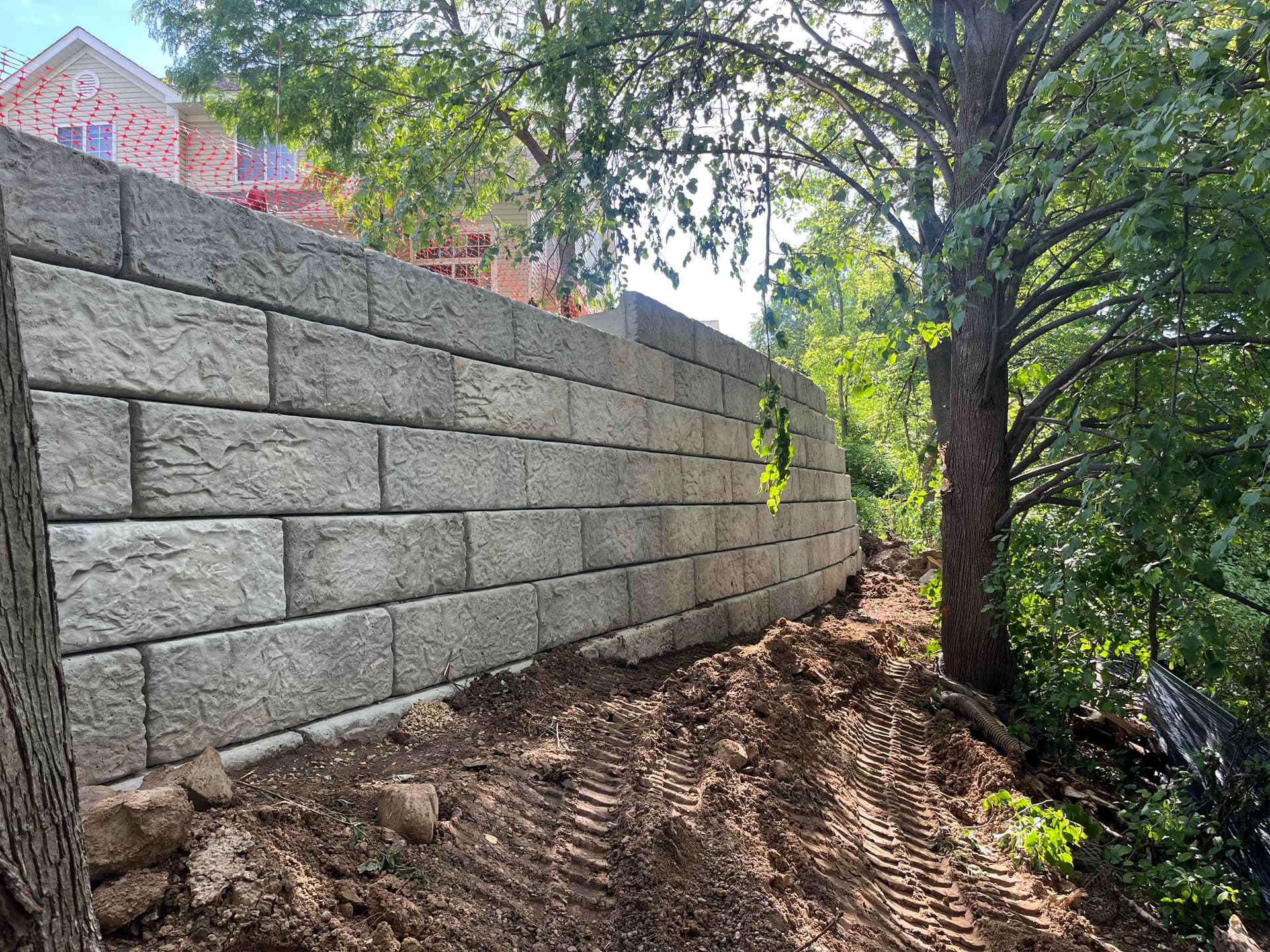 Recon Big Block Retaining Wall Taking Shape in Woodbury image